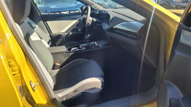 Opel Astra Edition Edition*LED*Navi*Shzg*Lhzg*PDC*Cam*17Zoll* 