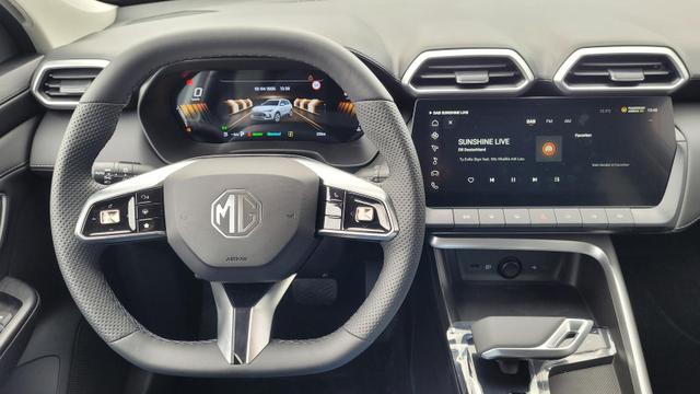 MG ZS 1.5 Hybrid+ 145 kW Luxury AT Luxury+Navi+SHZ+Kamera+ACA+18 