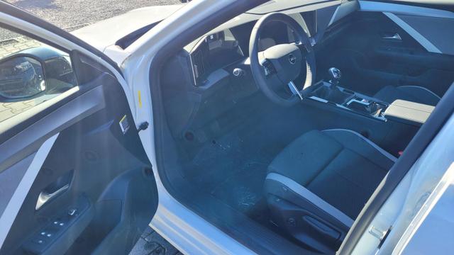 Opel Astra Edition Edition*LED*Navi*Shzg*Lhzg*PDC*Cam*17Zoll* 