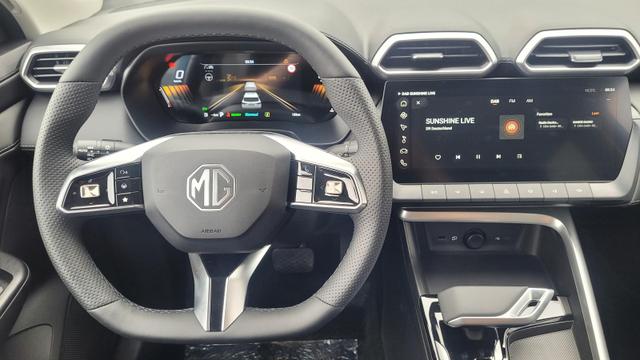 MG ZS 1.5 Hybrid+ 145 kW Luxury AT Luxury+Navi+SHZ+Kamera+ACA+18 