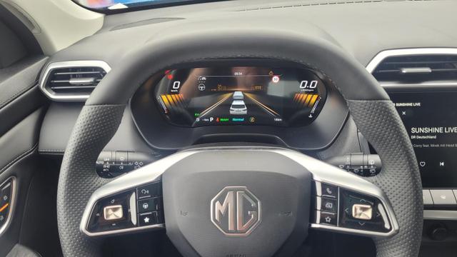 MG ZS 1.5 Hybrid+ 145 kW Luxury AT Luxury+Navi+SHZ+Kamera+ACA+18 