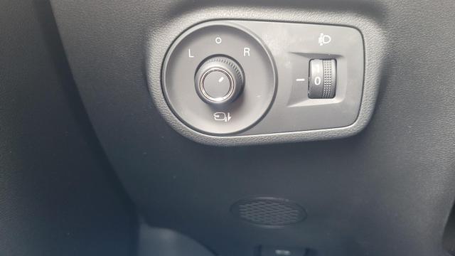 MG ZS 1.5 Hybrid+ 145 kW Luxury AT Luxury+Navi+SHZ+Kamera+ACA+18 