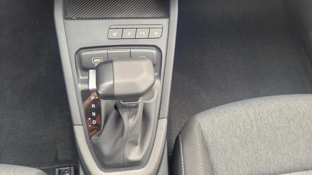 Kia Stonic Silver AT*Navi*Shzg*Lhzg*PDCv+h*Cam*16Zoll*LED 