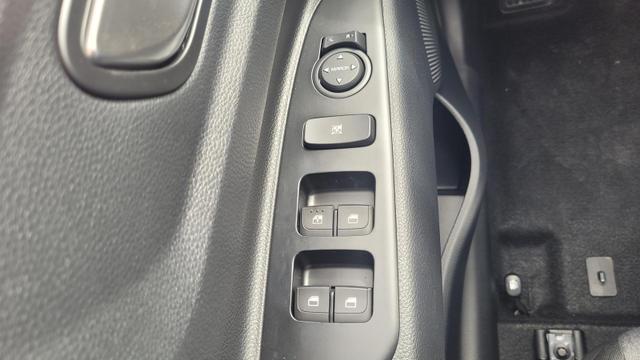Kia Stonic Silver AT*Navi*Shzg*Lhzg*PDCv+h*Cam*16Zoll*LED 