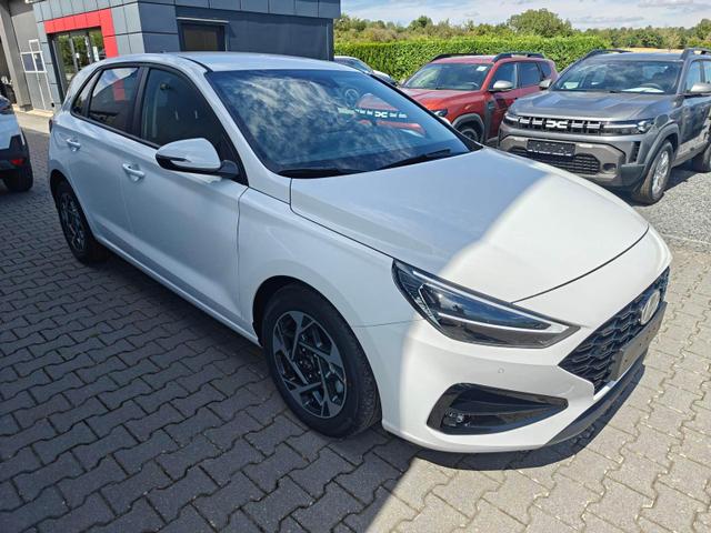 Hyundai i30 Family HB 1.6 GO*Navi*LED*Shzg*Lhzg*PDC*Cam*16Zoll* 