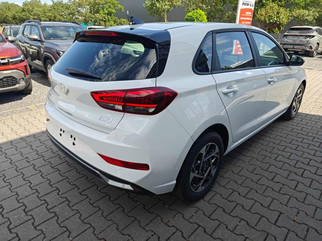 Hyundai i30 Family HB 1.6 GO*Navi*LED*Shzg*Lhzg*PDC*Cam*16Zoll* 
