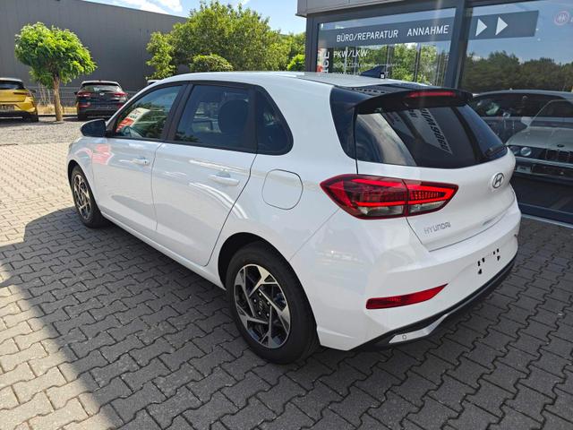 Hyundai i30 Family HB 1.6 GO*Navi*LED*Shzg*Lhzg*PDC*Cam*16Zoll* 