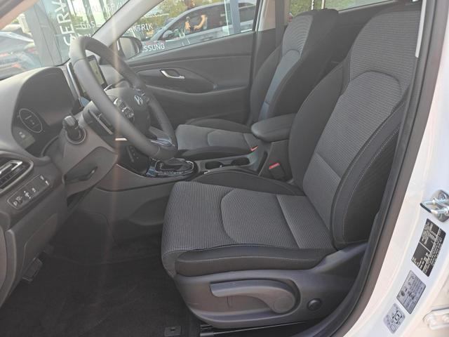 Hyundai i30 Family HB 1.6 GO*Navi*LED*Shzg*Lhzg*PDC*Cam*16Zoll* 