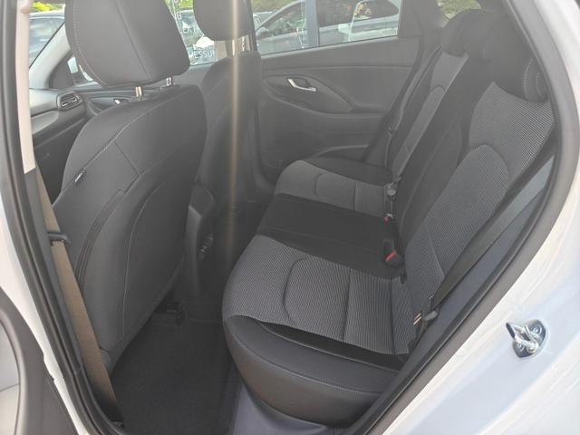 Hyundai i30 Family HB 1.6 GO*Navi*LED*Shzg*Lhzg*PDC*Cam*16Zoll* 