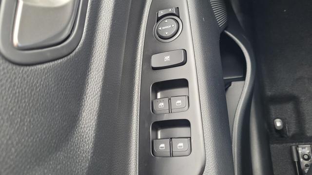 Kia Stonic Spin MJ26 100PS SHZ+PDC h&v+Cam+Navi+Klima 