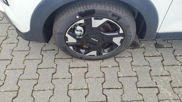 Kia Stonic Silver AT*Navi*Shzg*Lhzg*PDCv+h*Cam*16Zoll*LED 