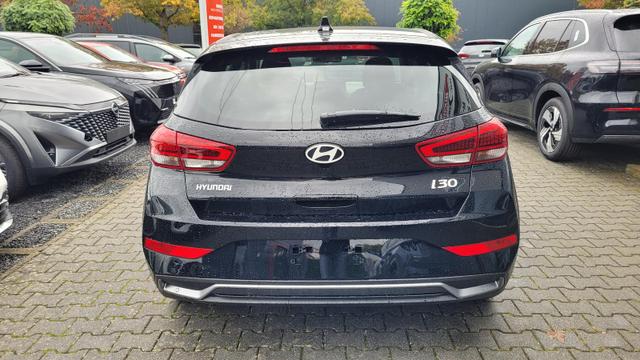 Hyundai i30 Family HB GO*Navi*LED*Shzg*Lhzg*PDC*Cam*16Zoll* 