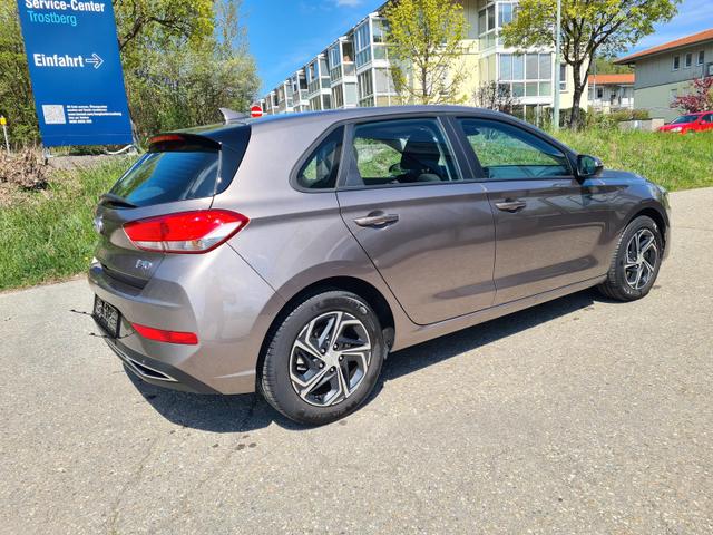 Hyundai i30 Pure Kamera 8-fach Scheckheft 