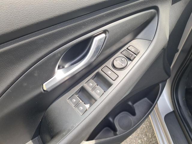 Hyundai i30 Kombi Advantage cw vAHK Navi LED DAB Kamera Winter 