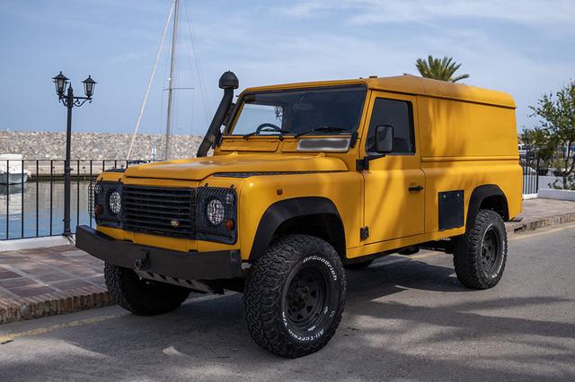 Land Rover Defender - 110 / 300 TD i 4x4 113 PS Stadion Wagon Camper