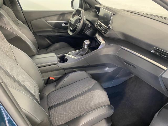 Peugeot 3008 1.2 PureTech 130 Allure LED*NAVI*RFK 