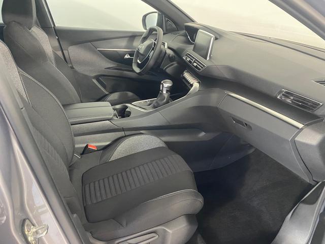 Peugeot 5008 1.2 PureTech 130 Active 7 SITZE*LED*RFK 