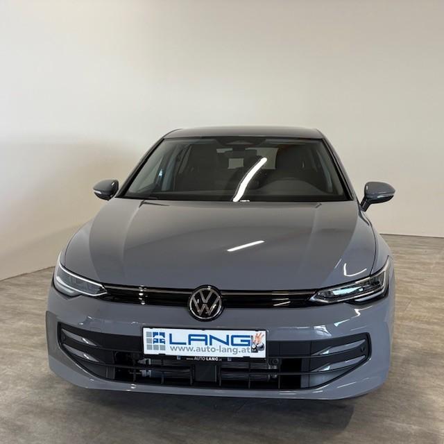 Volkswagen Golf VIII 1.5 TSI Rabbit 