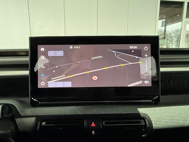 Citroën C3 Max Turbo 100 PS 6MT / Navi Tempom./ Klimaautom./ LED PDC m. Kamera Carplay Alu17/ Privacy "Frei Haus geliefert, ab der 2. Bestellung" 