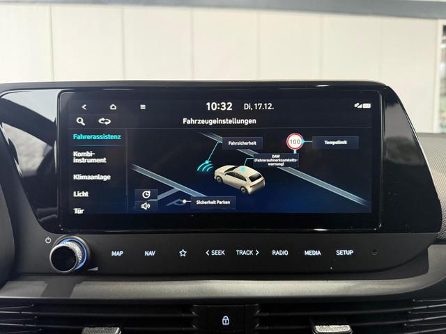 Hyundai i20 FL 1.0 T-GDI 100 PS 7DCT Family / Navi PDC m.Kamera Sitz & Lenkr.Heiz./ Klimaauto ALU16 