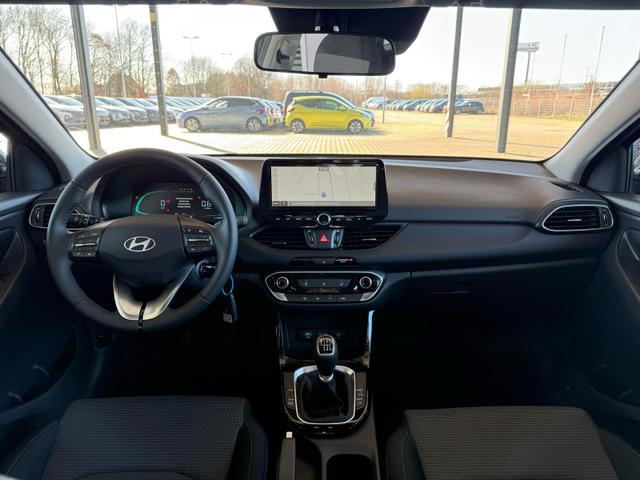 Hyundai i30 Kombi WG Comfort 1.5 T-GDI 6MT mHEV / Navi PDC V.&H./ Kamera LED Carplay ALU16 