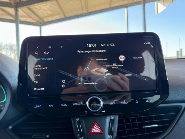 Hyundai i30 Kombi WG Comfort 1.5 T-GDI 6MT mHEV / Navi PDC V.&H./ Kamera LED Carplay ALU16 