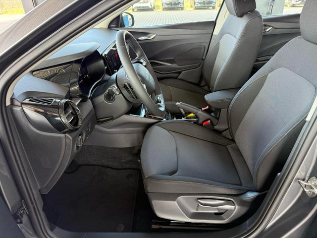 Skoda Fabia Selection 1.0 TSI DSG 85 kW / PDC H mit Kamera Front Assist 15 Zoll LM Felgen 
