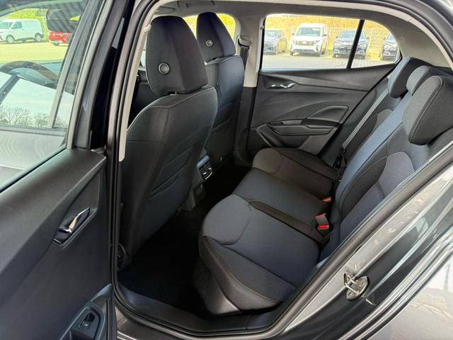 Skoda Fabia Selection 1.0 TSI DSG 85 kW / PDC H mit Kamera Front Assist 15 Zoll LM Felgen 