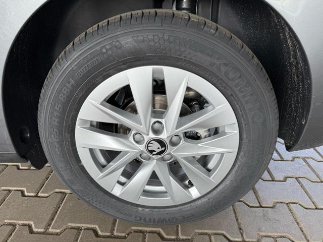 Skoda Fabia Selection 1.0 TSI DSG 85 kW / PDC H mit Kamera Front Assist 15 Zoll LM Felgen 