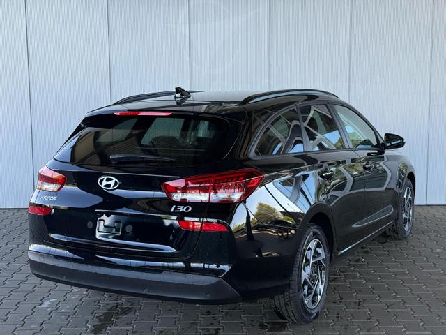 Hyundai i30 WG FL 1,5 T-GDI FAMILY 6MT 140 PS / Navi Sitz & Lenkr.Heiz PDC V.&H. m. Kamera Alu16 LED Kurvenlicht 