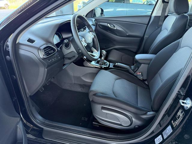 Hyundai i30 WG FL 1,5 T-GDI FAMILY 6MT 140 PS / Navi Sitz & Lenkr.Heiz PDC V.&H. m. Kamera Alu16 LED Kurvenlicht 
