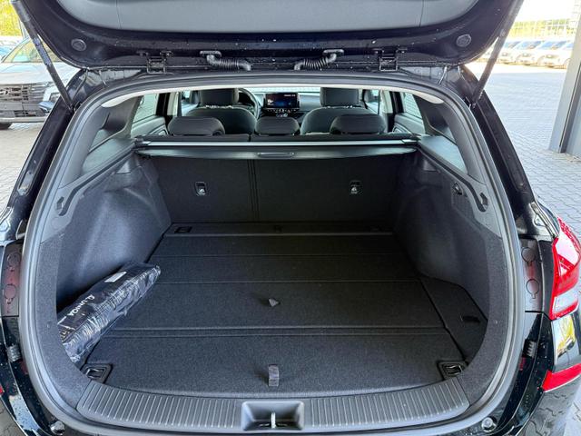 Hyundai i30 WG FL 1,5 T-GDI FAMILY 6MT 140 PS / Navi Sitz & Lenkr.Heiz PDC V.&H. m. Kamera Alu16 LED Kurvenlicht 