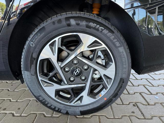 Hyundai i30 WG FL 1,5 T-GDI FAMILY 6MT 140 PS / Navi Sitz & Lenkr.Heiz PDC V.&H. m. Kamera Alu16 LED Kurvenlicht 