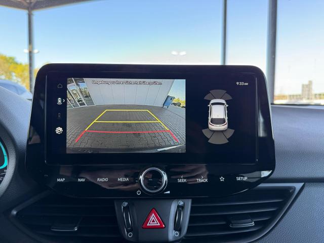 Hyundai i30 WG FL 1,5 T-GDI FAMILY 6MT 140 PS / Navi Sitz & Lenkr.Heiz PDC V.&H. m. Kamera Alu16 LED Kurvenlicht 