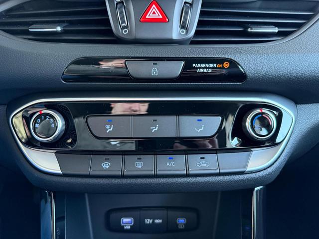 Hyundai i30 WG FL 1,5 T-GDI FAMILY 6MT 140 PS / Navi Sitz & Lenkr.Heiz PDC V.&H. m. Kamera Alu16 LED Kurvenlicht 