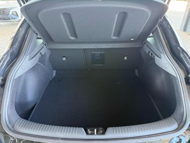 Hyundai i30 Fastback 1.5 T-GDi MHEV 7DCT Prime / Navi Einparkhilfe V+H mit Kamera Keyless entry & go LED-Scheinw. 