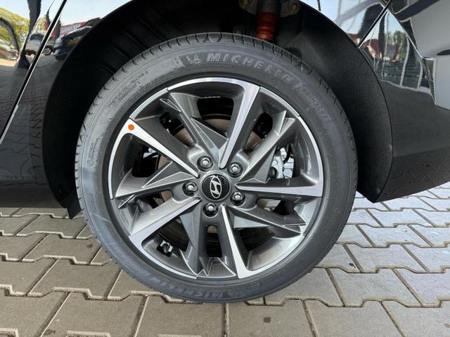 Hyundai i30 Fastback 1.5 T-GDi MHEV 7DCT Prime / Navi Einparkhilfe V+H mit Kamera Keyless entry & go LED-Scheinw. 