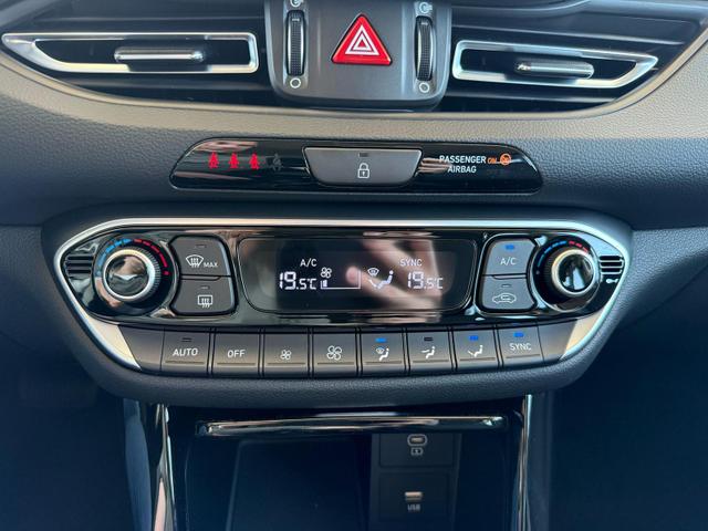Hyundai i30 Fastback 1.5 T-GDi MHEV 7DCT Prime / Navi Einparkhilfe V+H mit Kamera Keyless entry & go LED-Scheinw. 