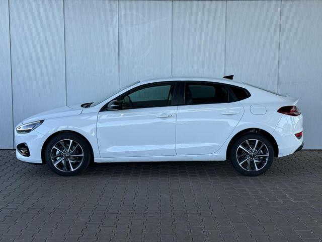 Hyundai i30 Fastback 1.5 T-GDi MHEV 7DCT Prime / Navi Einparkhilfe V+H mit Kamera Keyless entry & go LED-Scheinw. 