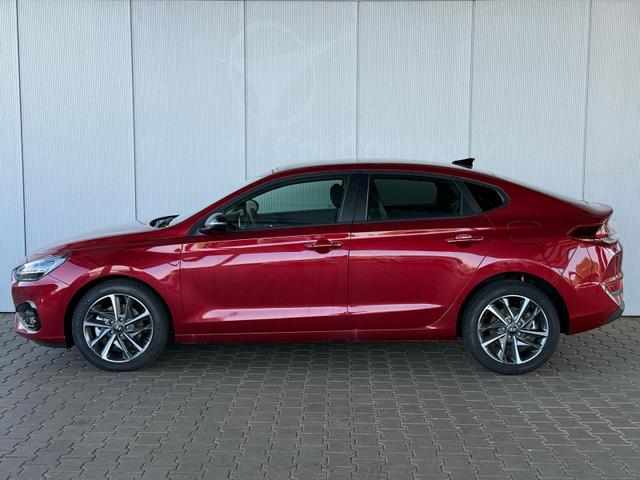 Hyundai i30 Fastback 1.5 T-GDi MHEV 7DCT Prime / Navi Einparkhilfe V+H mit Kamera Keyless entry & go LED-Scheinw. 