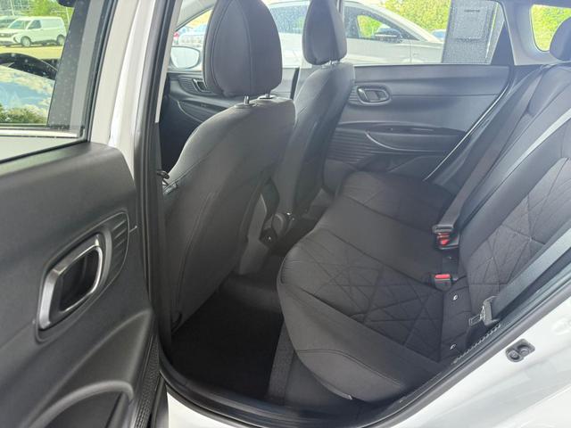 Hyundai BAYON 7DCT 1.0 T-GDI Premium mHEV / Bose Navi Keyless Klimaautom. LED Sitz & Lenkr.Heiz./ PDC V.&H./Kamera 