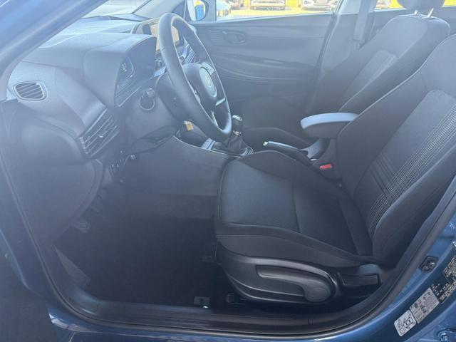 Hyundai BAYON - 1,2 MPI Wave 5MT + Sitz & Lenkr. Heiz / Navi PDC m.Kamera Tempom./ALU 16