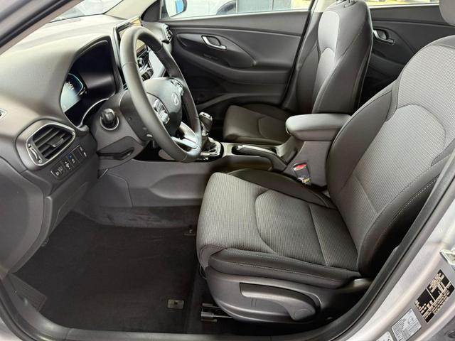 Hyundai i30 Kombi Comfort+1.5 GDI 6MT / Navi PDC V.&H. Kamera LED Carplay Sitz & Lenkr.Heiz. 