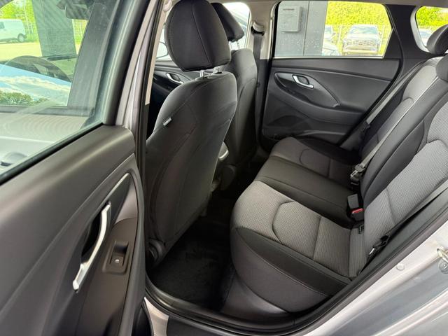 Hyundai i30 Kombi Comfort+1.5 GDI 6MT / Navi PDC V.&H. Kamera LED Carplay Sitz & Lenkr.Heiz. 