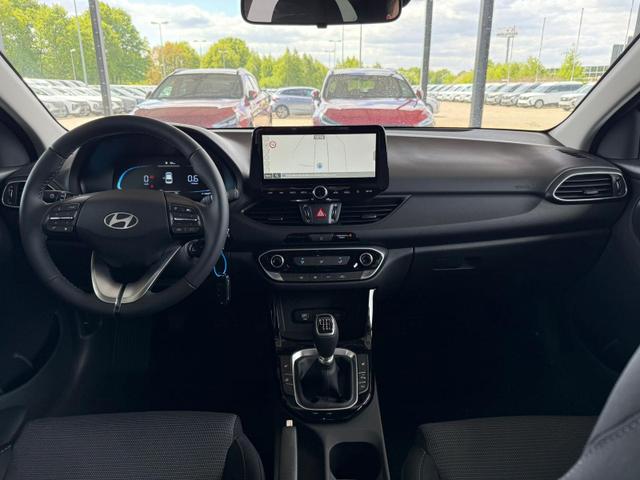 Hyundai i30 Kombi Comfort+1.5 GDI 6MT / Navi PDC V.&H. Kamera LED Carplay Sitz & Lenkr.Heiz. 