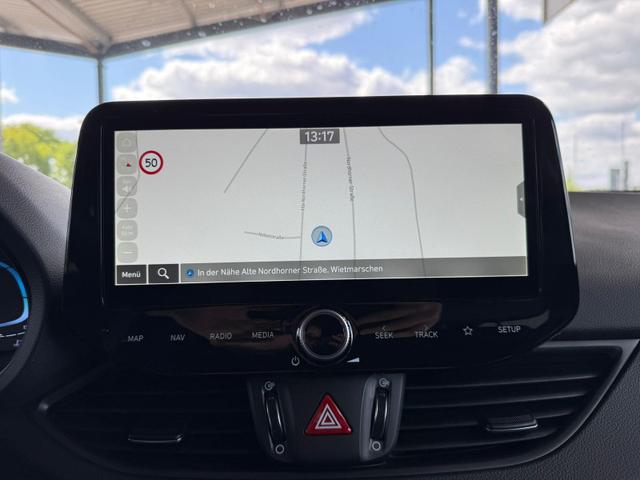 Hyundai i30 Kombi Comfort+1.5 GDI 6MT / Navi PDC V.&H. Kamera LED Carplay Sitz & Lenkr.Heiz. 