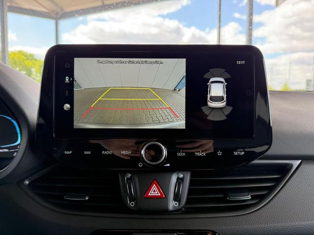 Hyundai i30 Kombi Comfort+1.5 GDI 6MT / Navi PDC V.&H. Kamera LED Carplay Sitz & Lenkr.Heiz. 