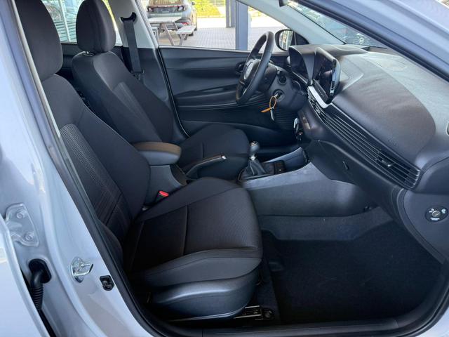 Hyundai BAYON 1,2 MPI Comfort+ 5MT / Navi PDC m.Kamera Tempom. ALU 16 