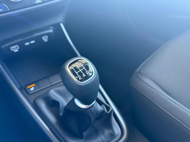 Hyundai BAYON 1,2 MPI Wave 5MT + Sitz & Lenkr. Heiz / Navi PDC m.Kamera Tempom./ALU 16 