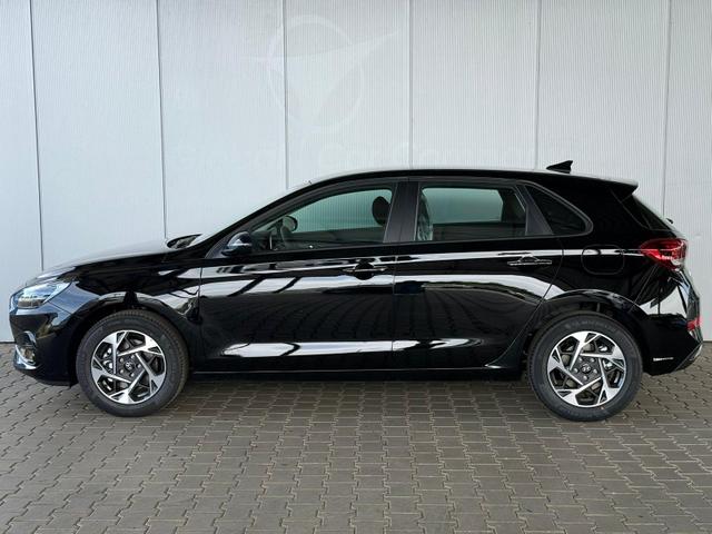 Hyundai i30 GO 1.5 DPI / Sitz + Lenkradh./ LED Navi Tempomat Alu16 PDC V.&H.m.Kamera 
